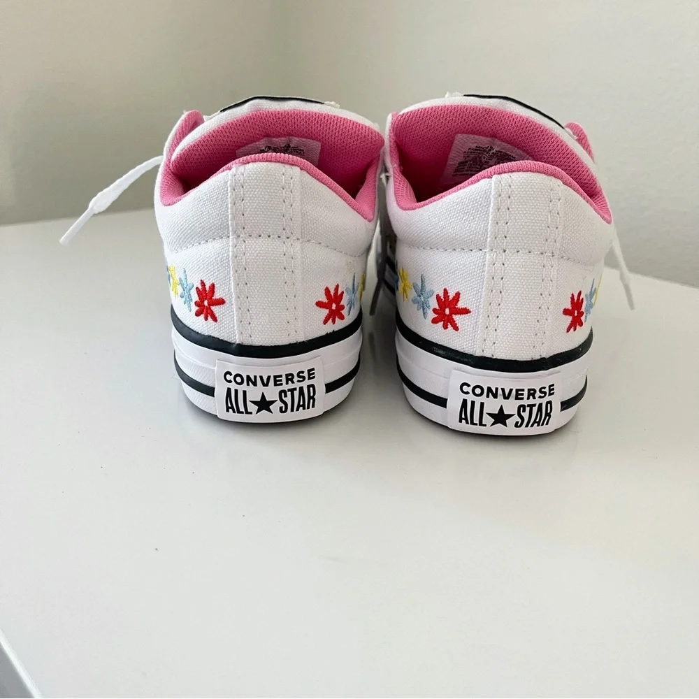 NEW Converse Girls White Chuck Taylor All Star Embroidered Flower Sneakers 1